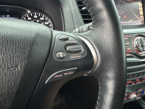 Used 2019 Nissan Pathfinder SL AWD/4WD image 23