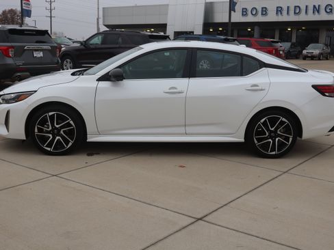 Used 2024 Nissan Sentra SR w/ SR Premium Package image 8