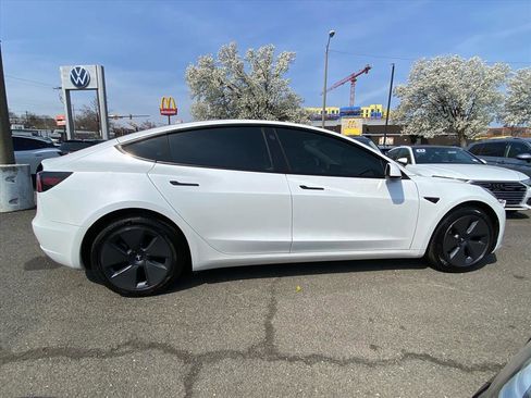 Used 2023 Tesla Model 3 Standard Range image 2