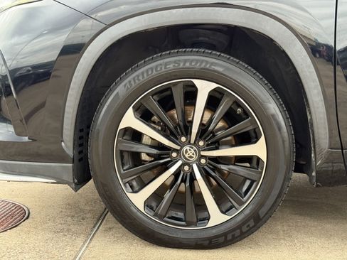 Used 2021 Toyota Highlander XSE FWD image 25