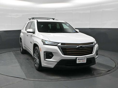 Used 2023 Chevrolet Traverse High Country image 3
