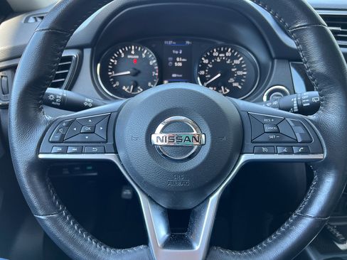 Used 2018 Nissan Rogue SV AWD/4WD image 19