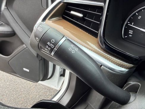 Used 2017 Cadillac XT5 Platinum w/ Driver Assist Package image 36