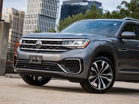 Certified 2022 Volkswagen Atlas SEL Premium AWD/4WD image 2