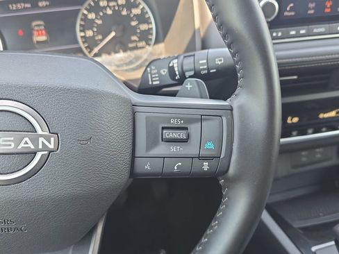Used 2025 Nissan Rogue SV FWD image 18