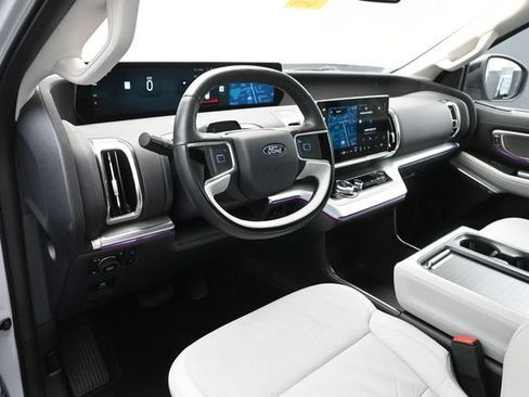 Certified 2025 Ford Expedition Max Platinum w/ Driver's Package AWD/4WD image 9