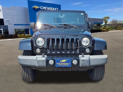 Used 2016 Jeep Wrangler Unlimited Sahara w/ Connectivity Group AWD/4WD image 23