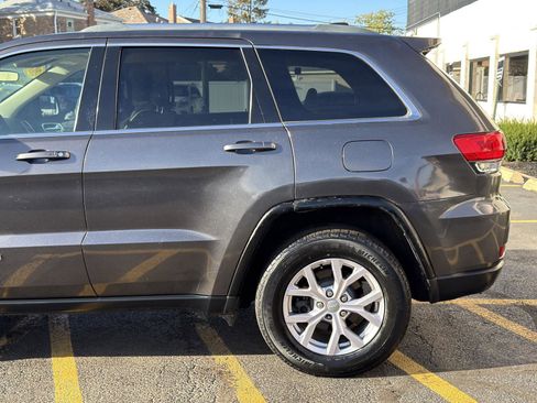 Used 2019 Jeep Grand Cherokee Laredo image 17