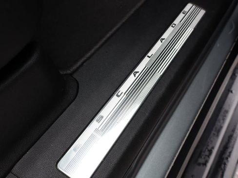 Used 2024 Cadillac Escalade Premium Luxury image 58