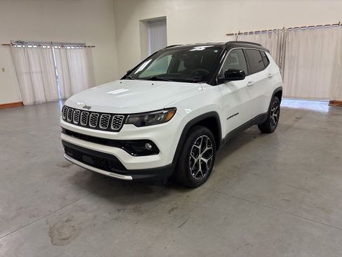 Used 2024 Jeep Compass Limited image 4