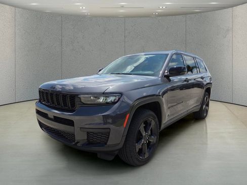 Used 2022 Jeep Grand Cherokee L Laredo RWD image 10