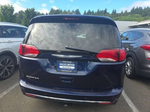 Used 2020 Chrysler Pacifica Touring-L Plus FWD image 3