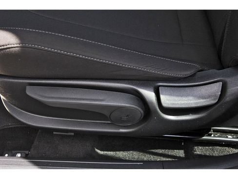 Used 2025 Hyundai Elantra Sport image 31