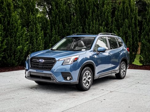 Used 2023 Subaru Forester Premium w/ Popular Package #2 AWD/4WD image 5