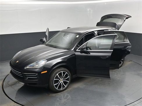 Used 2020 Porsche Cayenne S image 67