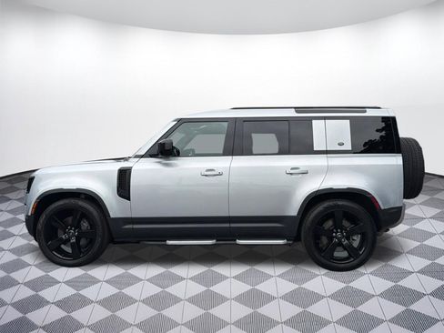 Used 2023 Land Rover Defender 110 SE AWD/4WD image 2