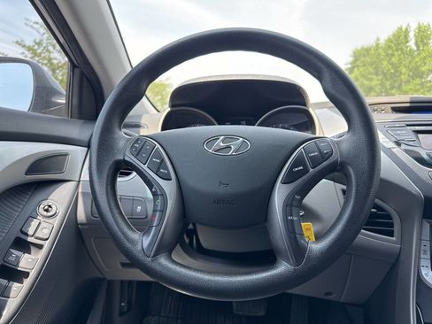Used 2013 Hyundai Elantra GLS w/ Preferred Pkg FWD image 16