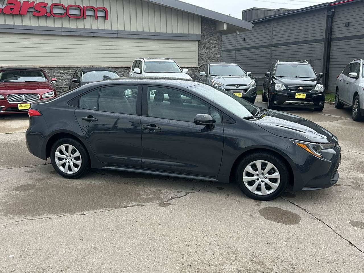 Used 2023 Toyota Corolla LE FWD image 2
