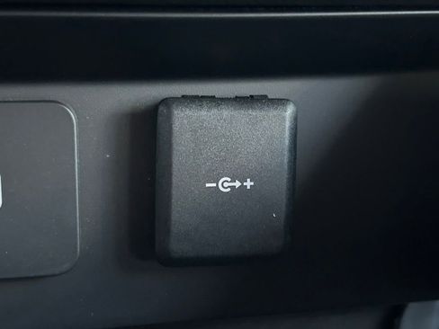 Used 2024 Land Rover Defender 130 Outbound image 32