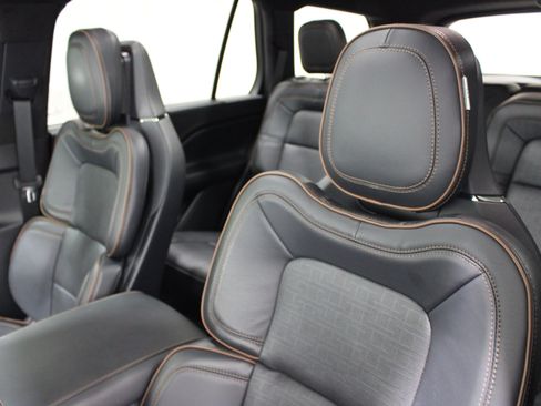 Used 2025 Lincoln Aviator Black Label AWD/4WD image 4