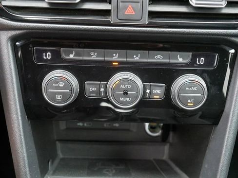 Certified 2024 Volkswagen Taos SE AWD/4WD image 30