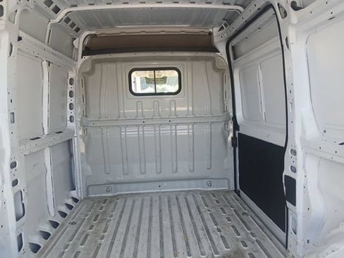 Used 2024 RAM ProMaster 2500 w/ Convenience Group FWD image 10