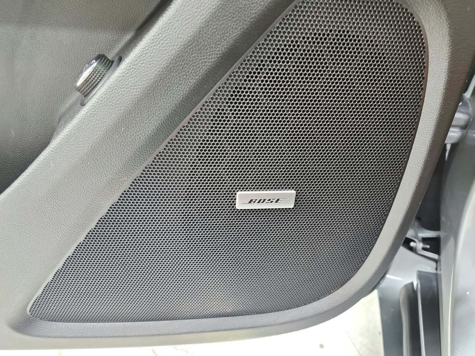 Used 2023 Chevrolet Traverse Premier FWD image 35
