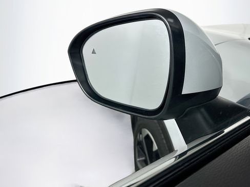 Used 2024 Mitsubishi Outlander SE image 16