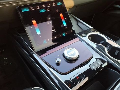 Certified 2025 Cadillac Escalade Sport AWD/4WD image 33