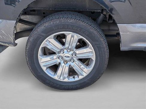 Used 2018 Ford F150 XLT w/ Equipment Group 302A Luxury AWD/4WD image 4