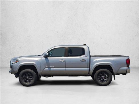 Used 2020 Toyota Tacoma SR5 RWD image 8
