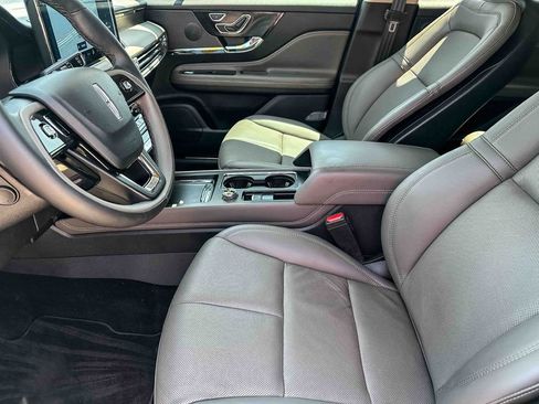 Used 2025 Lincoln Corsair Reserve FWD image 13