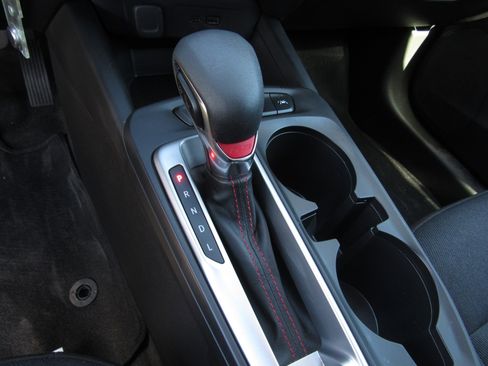 Used 2025 Chevrolet Trax RS w/ Sunroof Package image 21