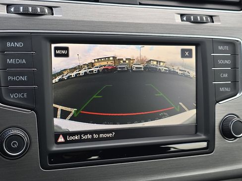 Used 2017 Volkswagen Golf S image 21