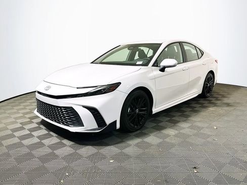 Certified 2025 Toyota Camry SE FWD image 5