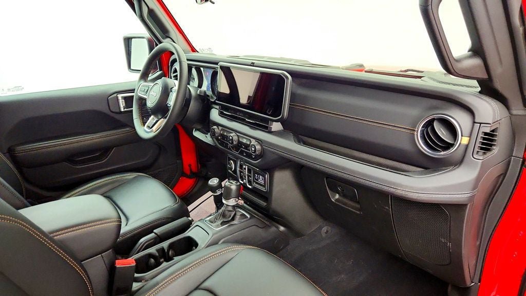 Used 2024 Jeep Wrangler Unlimited Sahara AWD/4WD image 25