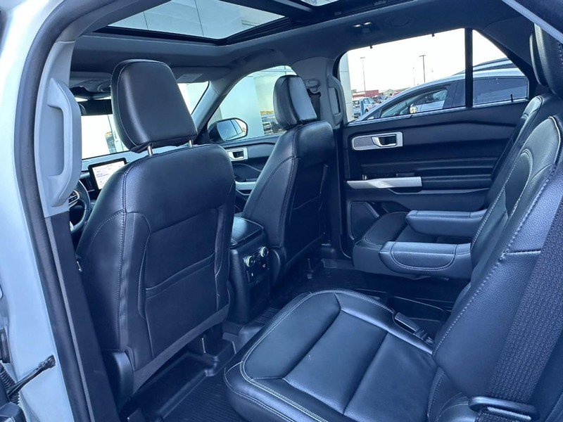 Used 2021 Ford Explorer Limited w/ Equipment Group 301A AWD/4WD image 12