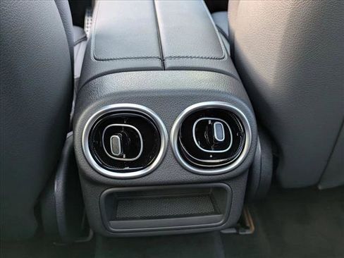 Used 2026 Mercedes-Benz GLC 300 4MATIC image 17