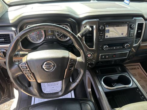 Used 2016 Nissan Titan SL image 11