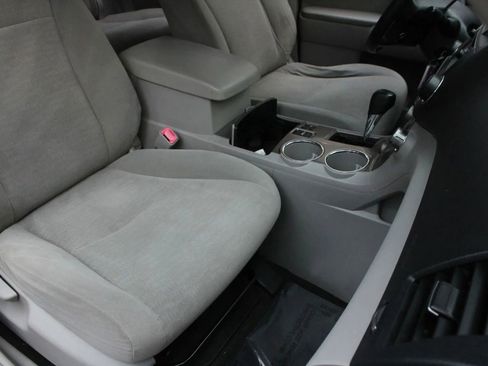 Used 2013 Toyota Highlander 4WD Hybrid image 29