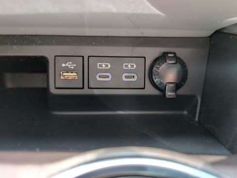 Used 2023 Toyota Highlander Limited FWD image 43