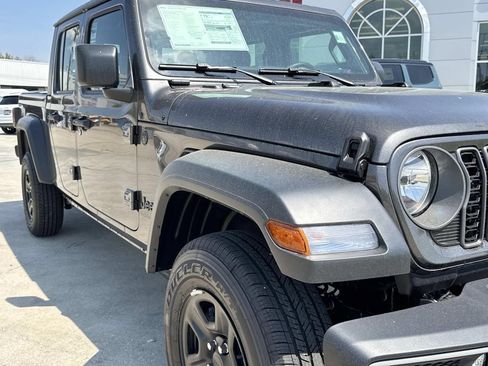 New 2026 Jeep Gladiator Sport image 18