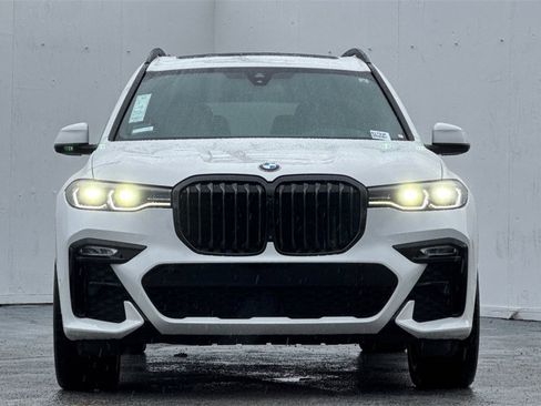 Used 2022 BMW X7 xDrive40i w/ M Sport Package image 9