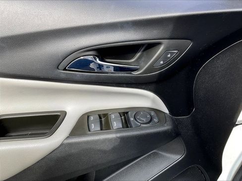 Used 2023 Chevrolet Equinox LS AWD/4WD image 34