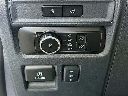 Used 2023 Ford Expedition Limited AWD/4WD image 17