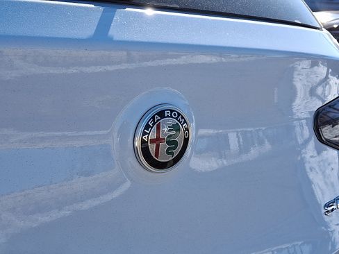 Used 2024 Alfa Romeo Stelvio Veloce image 32
