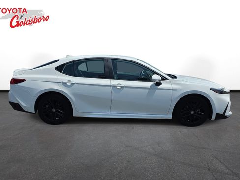 Used 2026 Toyota Camry SE FWD image 4