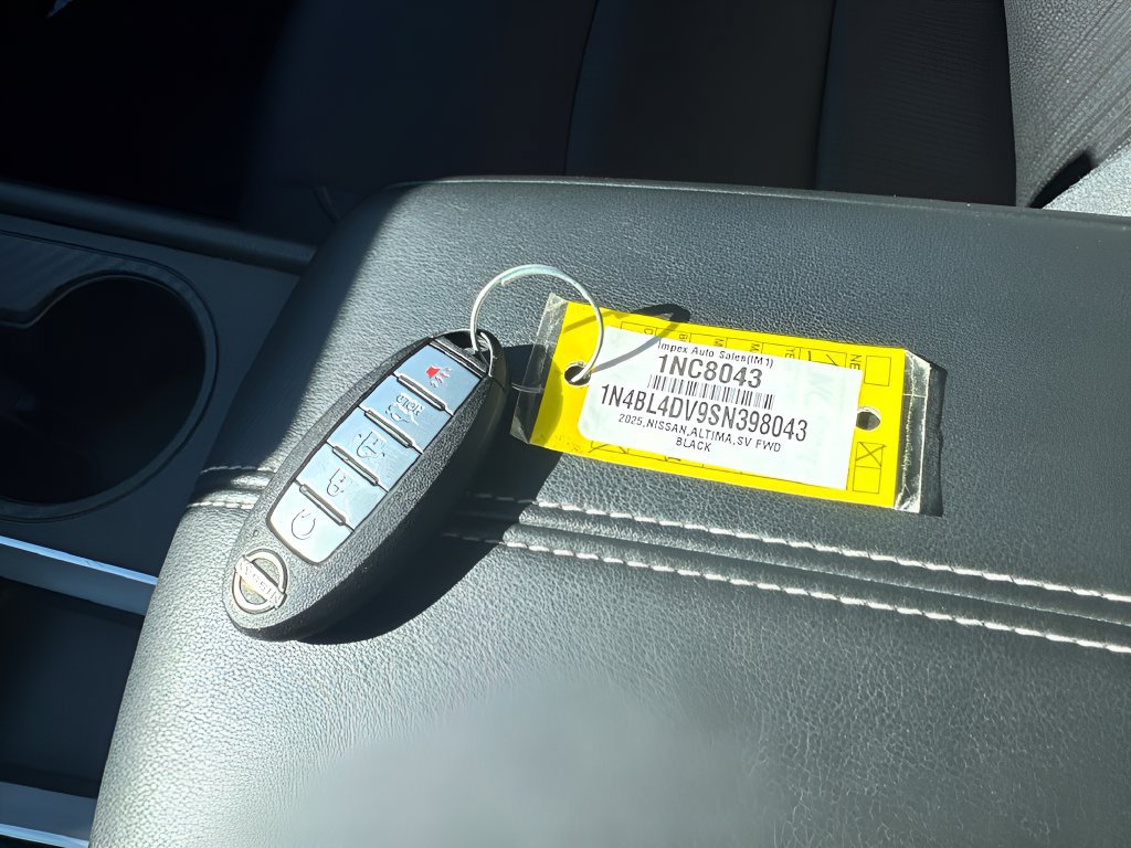 Used 2025 Nissan Altima 2.5 SV FWD image 32
