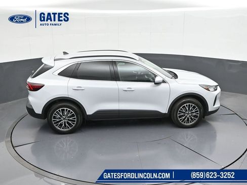 New 2025 Ford Escape SE image 42