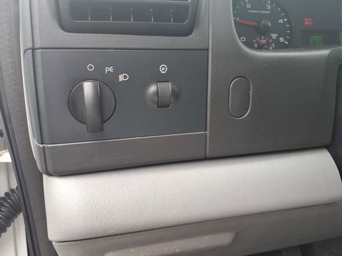 Used 2006 Ford F550 2WD Regular Cab Super Duty image 25